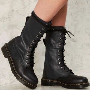 NEW NEVER WORN Dr Martens Hazil Lace Up Combat 11 Eye Fold Down Boots SZ.8